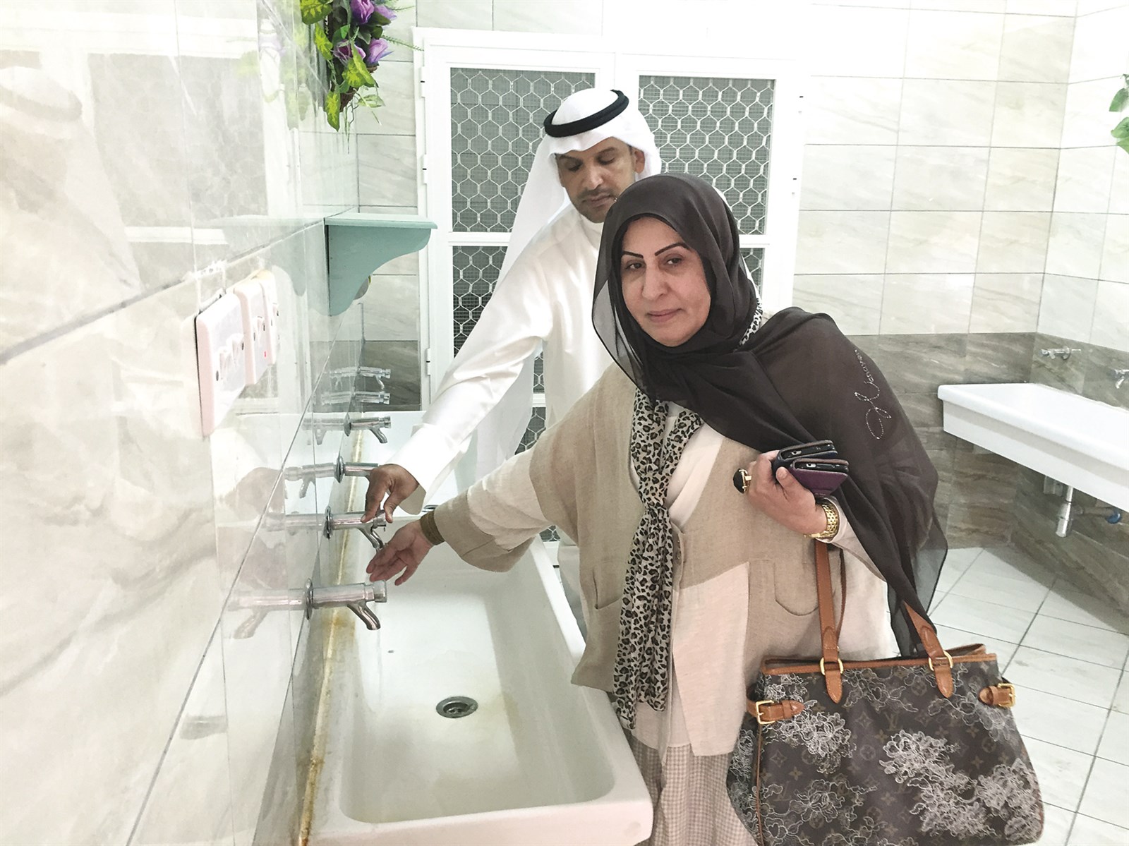 u0645u062fu064au0631u0629 u0627u0644u0645u0646u0637u0642u0629 u062au062au0641u0642u062f u0628u0631u0627u062fu0627u062a u0627u0644u0645u064au0627u0647