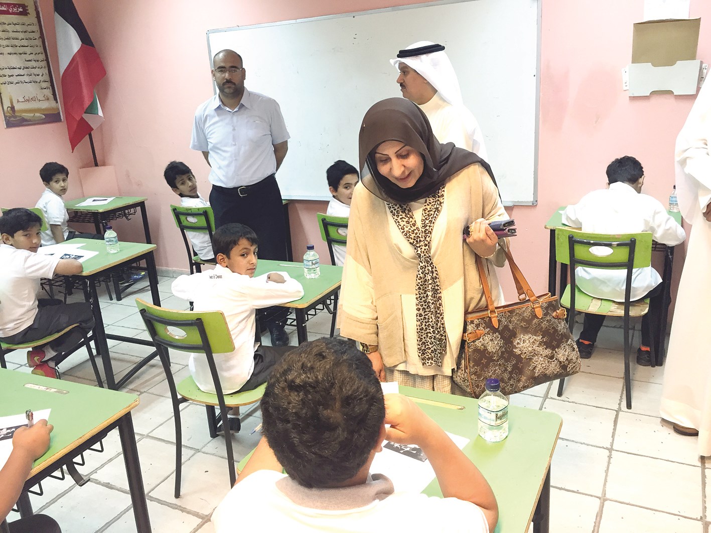 ... وتسأل طالباً عن مستوى الامتحان