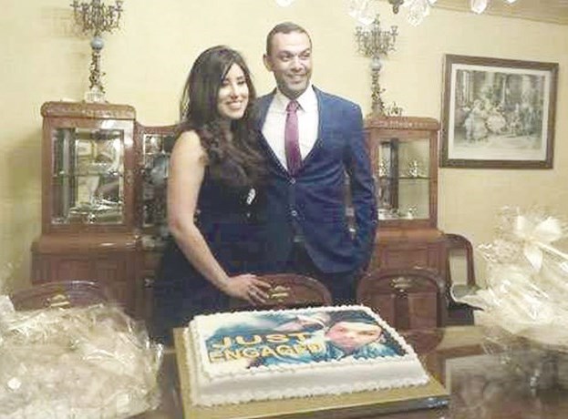 u0622u064au062au0646 u0648u062eu0637u064au0628u0647u0627 u0645u062du0645u062f u0639u0632