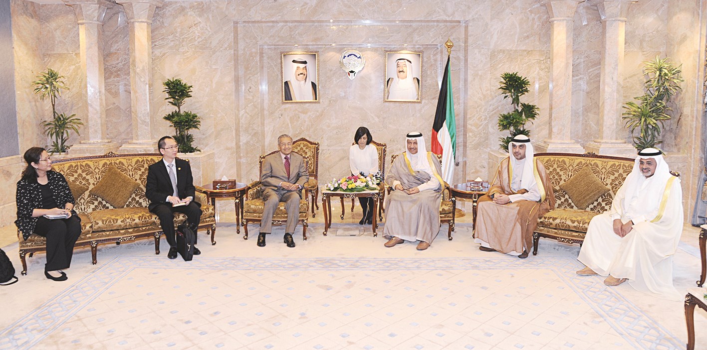 ... ورئيس وزراء ماليزيا الاسبق مهاتير محمد