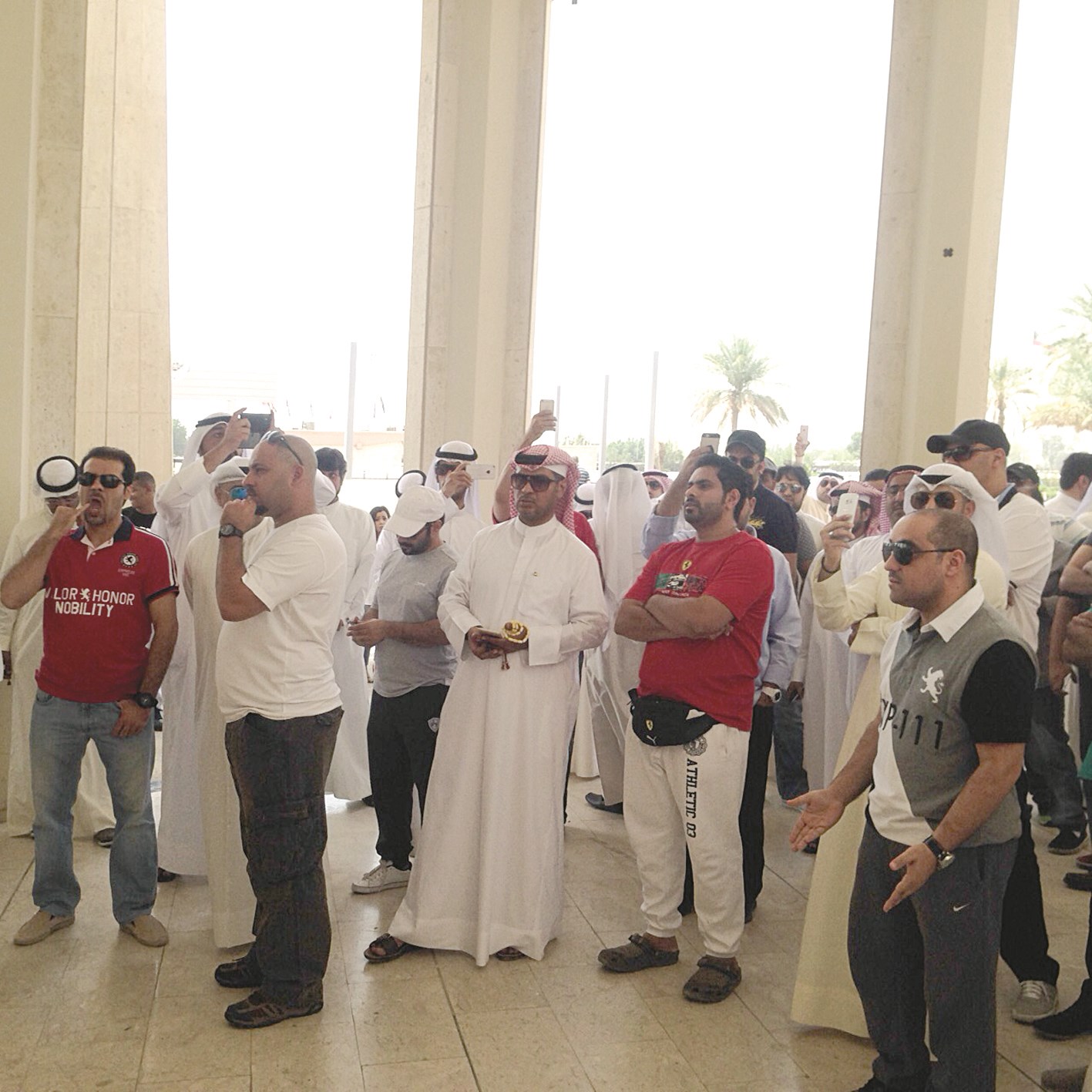 u0627u0644u0645u0639u062au0635u0645u0648u0646 u0623u0645u0627u0645 u0628u0648u0627u0628u0629 u0648u0632u0627u0631u0629 u0627u0644u0625u0639u0644u0627u0645