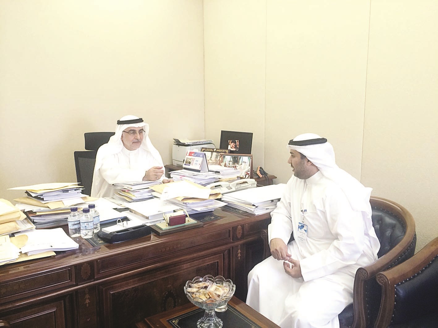 أحمد لاري متحدثاً للزميل وليد الهولان