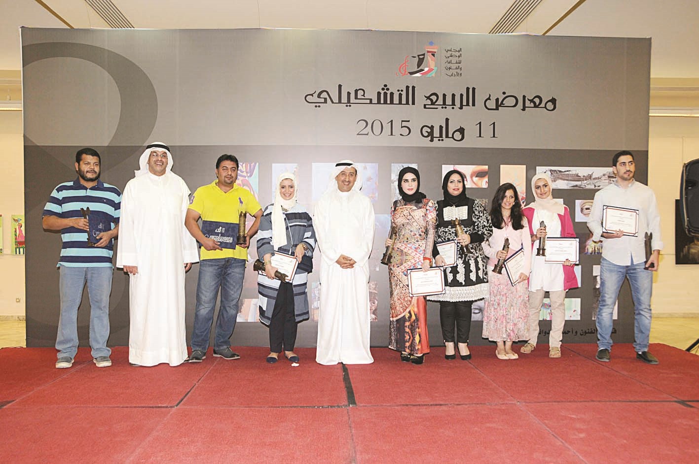 u0627u0644u0639u0633u0639u0648u0633u064a u0648u062eu0644u0641 u0645u0639 u0627u0644u0641u0627u0626u0632u064au0646 u0641u064a u0627u0644u0645u0633u0627u0628u0642u0629 (u062au0635u0648u064au0631 u0646u0648u0631 u0647u0646u062fu0627u0648u064a)