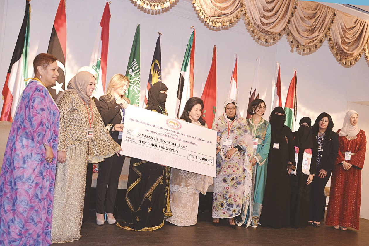 u062du0631u0645 u0631u0626u064au0633 u0627u0644u0648u0632u0631u0627u0621 u0627u0644u0645u0627u0644u064au0632u064a u062au062au0648u0633u0637 u0632u0648u062cu0627u062a u0627u0644u0633u0641u0631u0627u0621 u0627u0644u0639u0631u0628