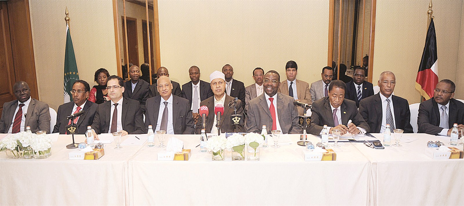 u062cu0627u0646u0628 u0645u0646 u0627u0644u0645u0624u062au0645u0631 u0627u0644u0635u062du0627u0641u064a  (u062au0635u0648u064au0631 u0637u0627u0631u0642 u0639u0632u0627u0644u062fu064au0646)