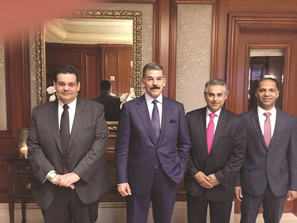 ... وخلال لقائه أعضاء المكتب الأمني