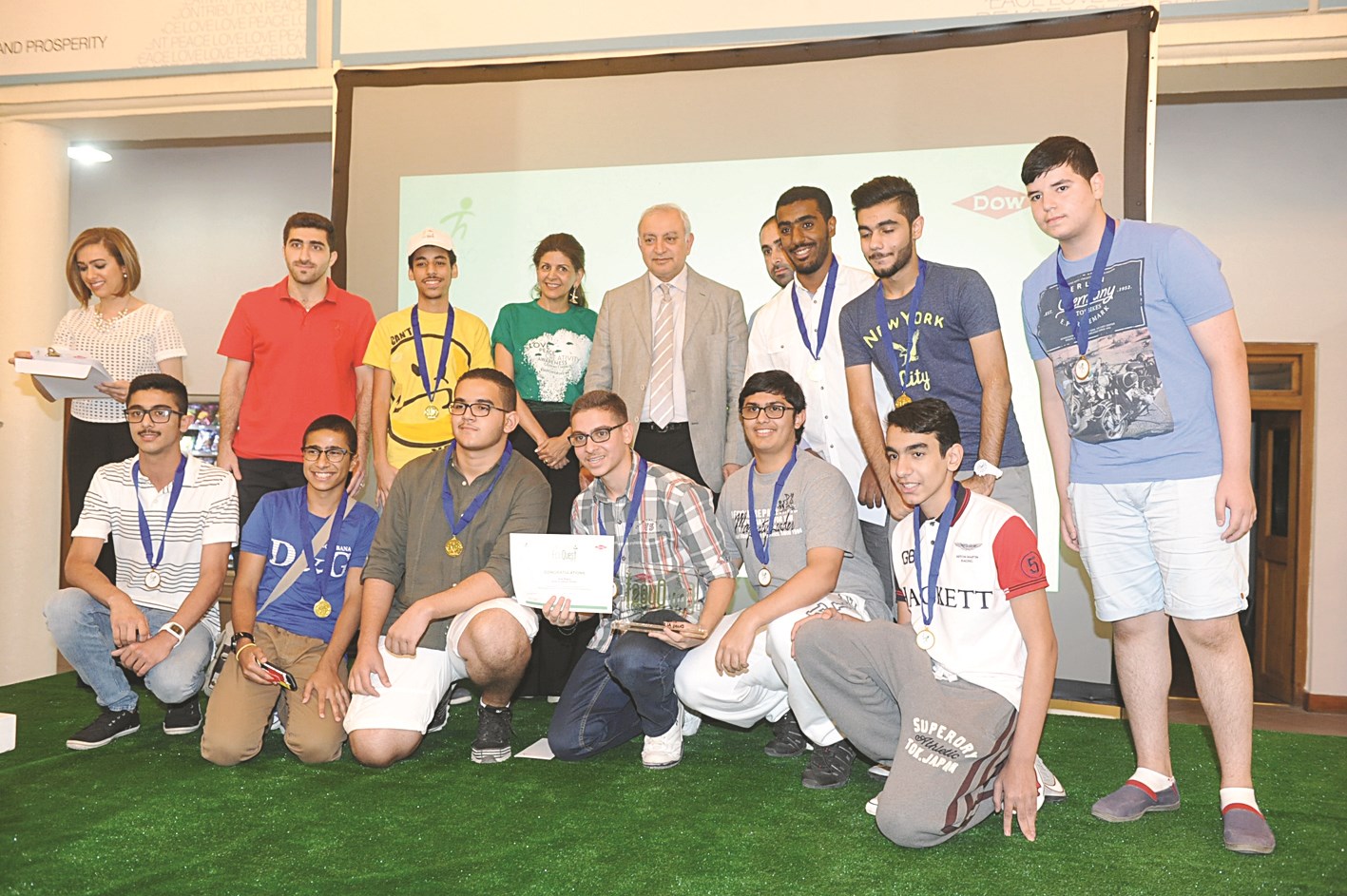 العيسى متوسطاً الفائزين