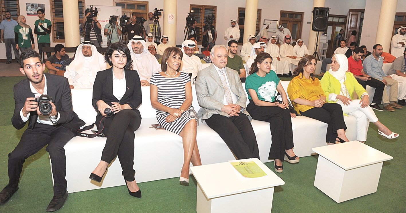 u062cu0627u0646u0628 u0645u0646 u0627u0644u062du0636u0648u0631