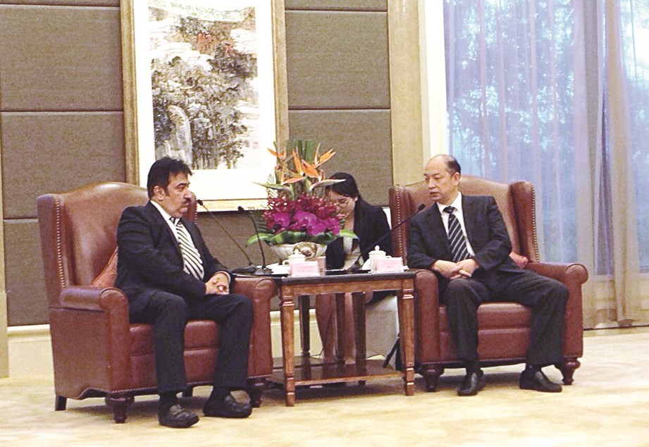 u0627u0644u0639u0644u064a u062eu0644u0627u0644 u0627u062cu062au0645u0627u0639 u0645u0639 u0623u062du062f u0645u0633u0624u0648u0644u064a u0627u0644u062du0643u0648u0645u0629 u0627u0644u0635u064au0646u064au0629