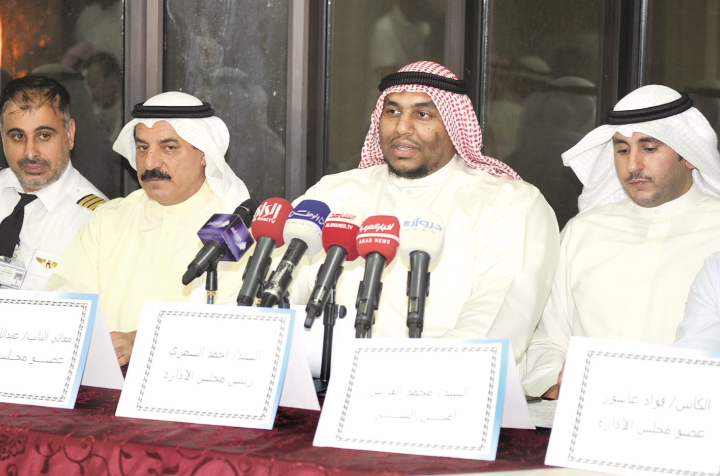 u0627u0644u0645u0639u064au0648u0641 u0645u062au0648u0633u0637u0627u064b u0645u0645u062bu0644u064a u0627u0644u0646u0642u0627u0628u0629  (u062au0635u0648u064au0631 u0646u0648u0631 u0647u0646u062fu0627u0648u064a)