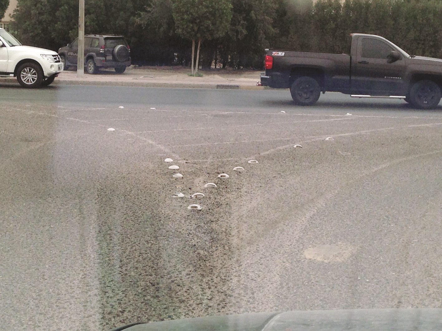 العلامات الأرضية تطايرت من «التشفيط»