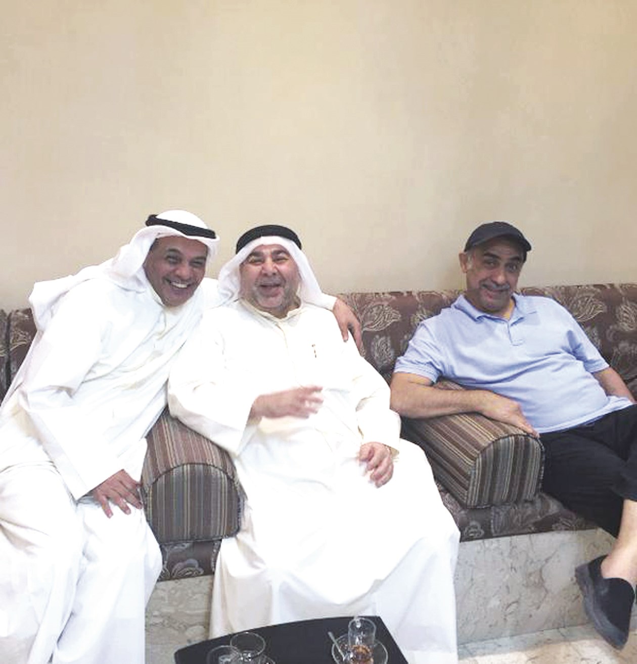 العرباوي «القبقب» يتوسط القدساويين جاسم يعقوب ومحمد الذاير