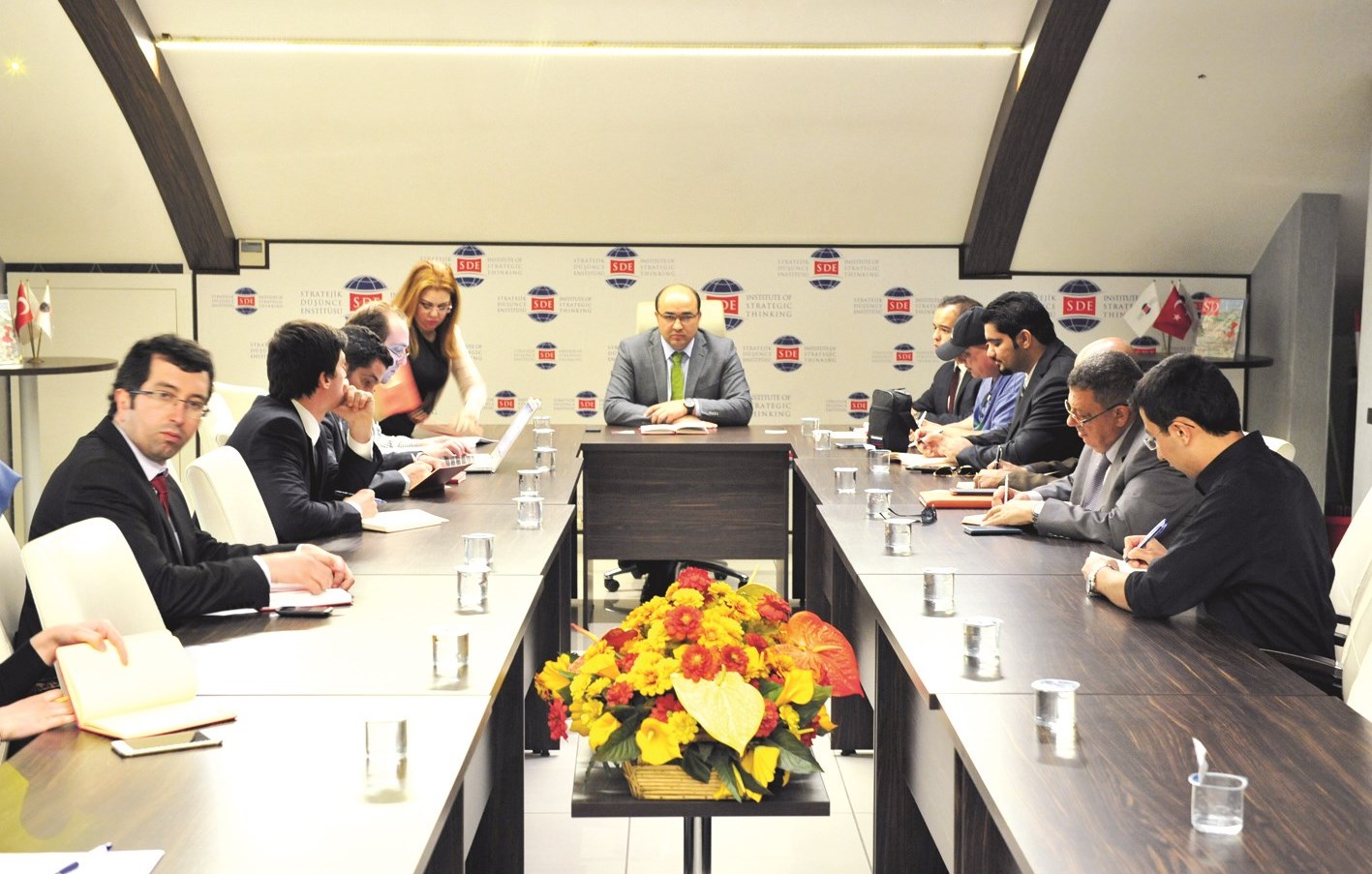 u0634u0627u0647u064au0646 u0645u062au062du062fu062bu0627u064b u0625u0644u0649 u0627u0644u0635u062du0627u0641u064au064au0646