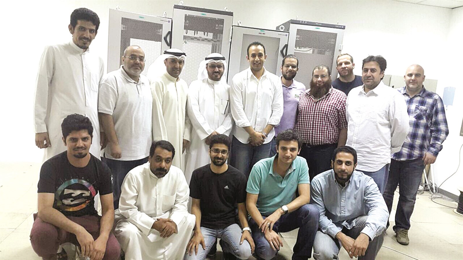 u0648u0632u064au0631 u0627u0644u0645u0648u0627u0635u0644u0627u062a u0645u062au0648u0633u0637u0627u064b u0641u0631u064au0642 u0627u0644u0639u0645u0644