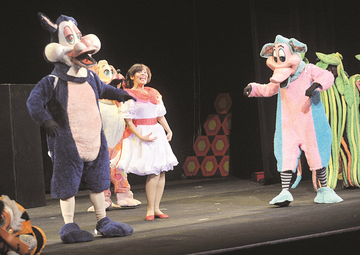 u0645u0634u0647u062f u0645u0646 u0627u0644u0639u0631u0636   (u062au0635u0648u064au0631 u062cu0627u0633u0645 u0628u0627u0631u0648u0646)