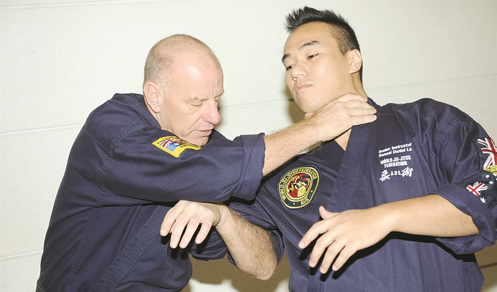 في لقطة فنية مع أحد تلامذته