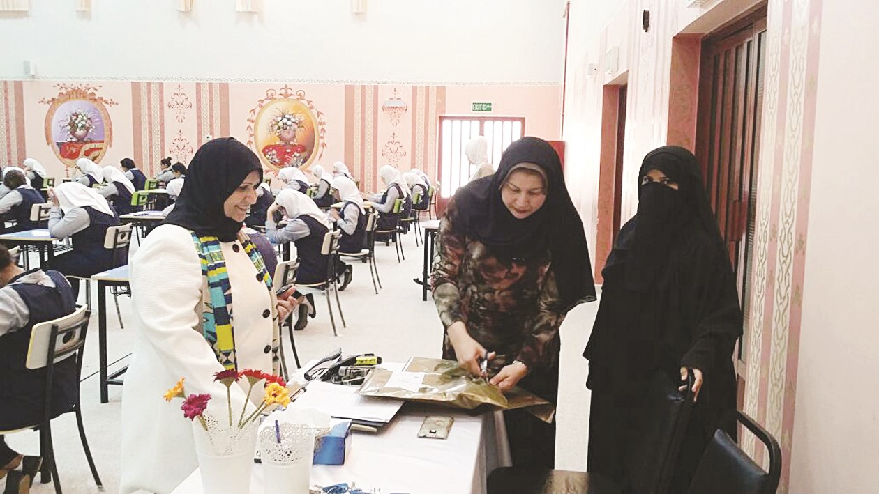 بدرية الخالدي تتفقد لجان الاختبارات