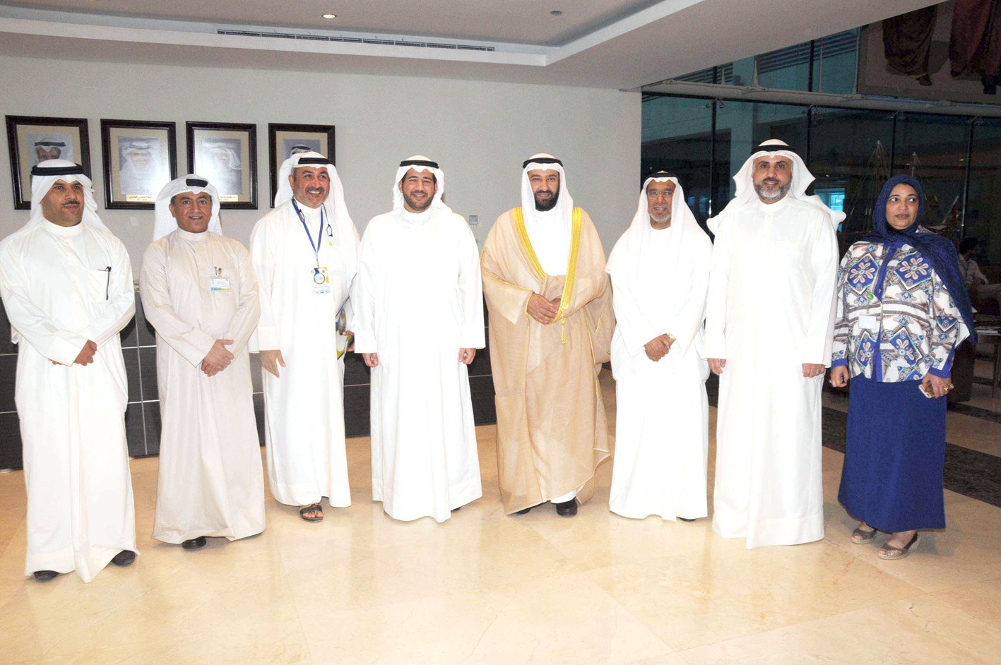 الوزير متوسطاً قيادات البيئة