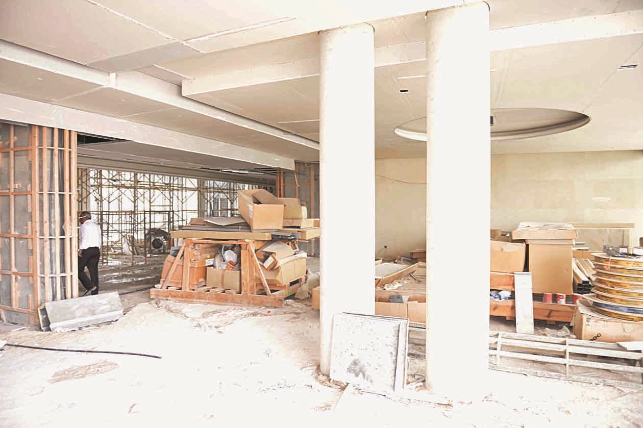 ورشة عمل مستمرة لانجاز المبنى سريعاً