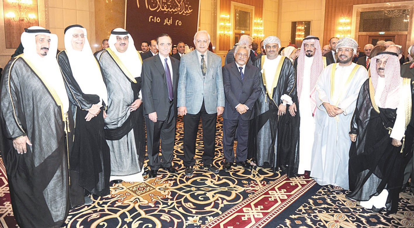 u0627u0644u0639u064au0633u0649 u0648u0627u0644u0633u0641u064au0631 u0627u0644u0623u0631u062fu0646u064a u0648u0639u062fu062f u0645u0646 u0627u0644u062du0636u0648u0631 (u062au0635u0648u064au0631 u0637u0627u0631u0642 u0639u0632u0627u0644u062fu064au0646)