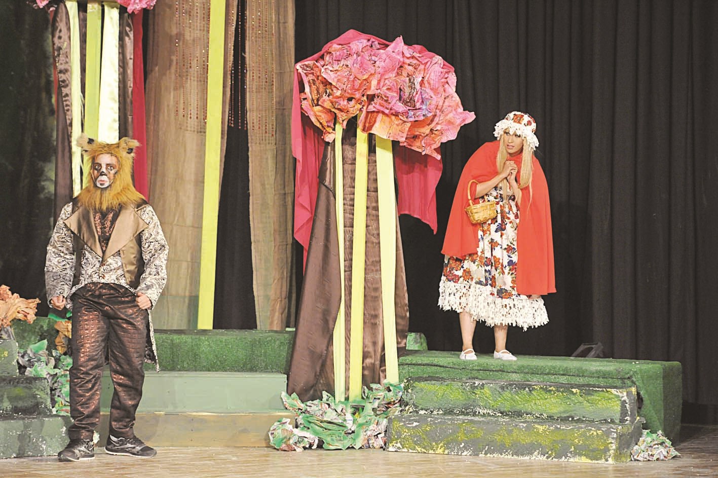 ليلى مع الذئب