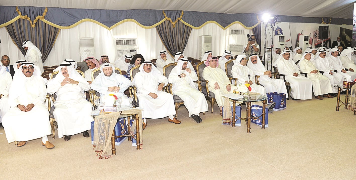 رؤساء التحرير يتقدمون الحضور في اللقاء