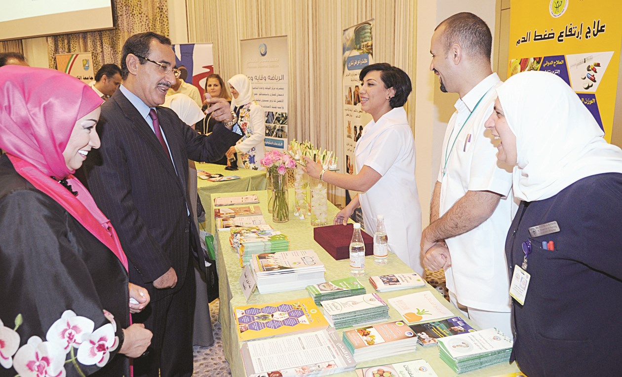 u0627u0644u062fu0648u064au0631u064a u062eu0644u0627u0644 u062cu0648u0644u0629 u0641u064a u0627u0644u0645u0639u0631u0636 u0627u0644u0645u0642u0627u0645 u0639u0644u0649 u0647u0627u0645u0634 u0627u0644u0623u0633u0628u0648u0639 (u062au0635u0648u064au0631 u0637u0627u0631u0642 u0639u0632 u0627u0644u062fu064au0646)