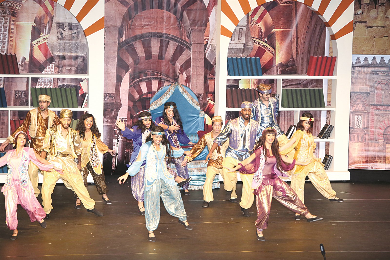 الفرقة الاستعراضية... ورقصة باهرة