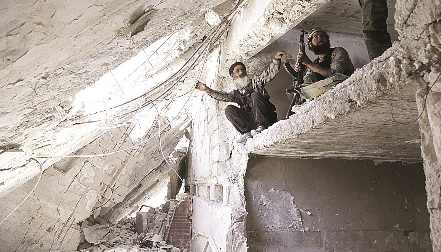 u0645u0642u0627u062au0644u0627u0646 u0645u0646 u00abu0623u062du0631u0627u0631 u0627u0644u0634u0627u0645u00bb u064au062du062au0645u064au0627u0646 u062fu0627u062eu0644 u0645u0628u0646u0649 u0645u062fu0645u0651u0631 u0641u064a u0645u0646u0637u0642u0629 u062cu0628u0644 u0627u0644u0623u0631u0628u0639u064au0646 u0641u064a u0645u062du0627u0641u0638u0629 u0625u062fu0644u0628 (u0631u0648u064au062au0631u0632)