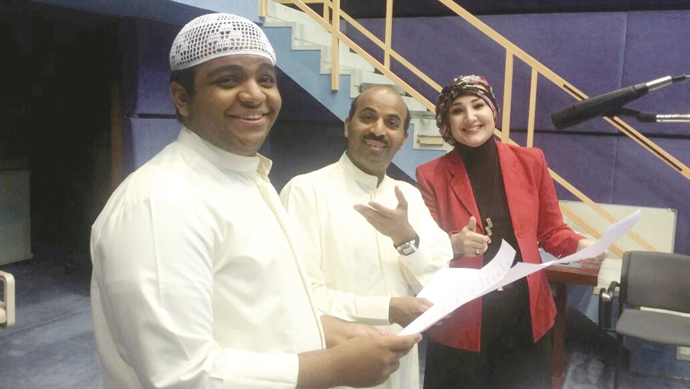 سماح وطارق وخالد في استوديو الإذاعة