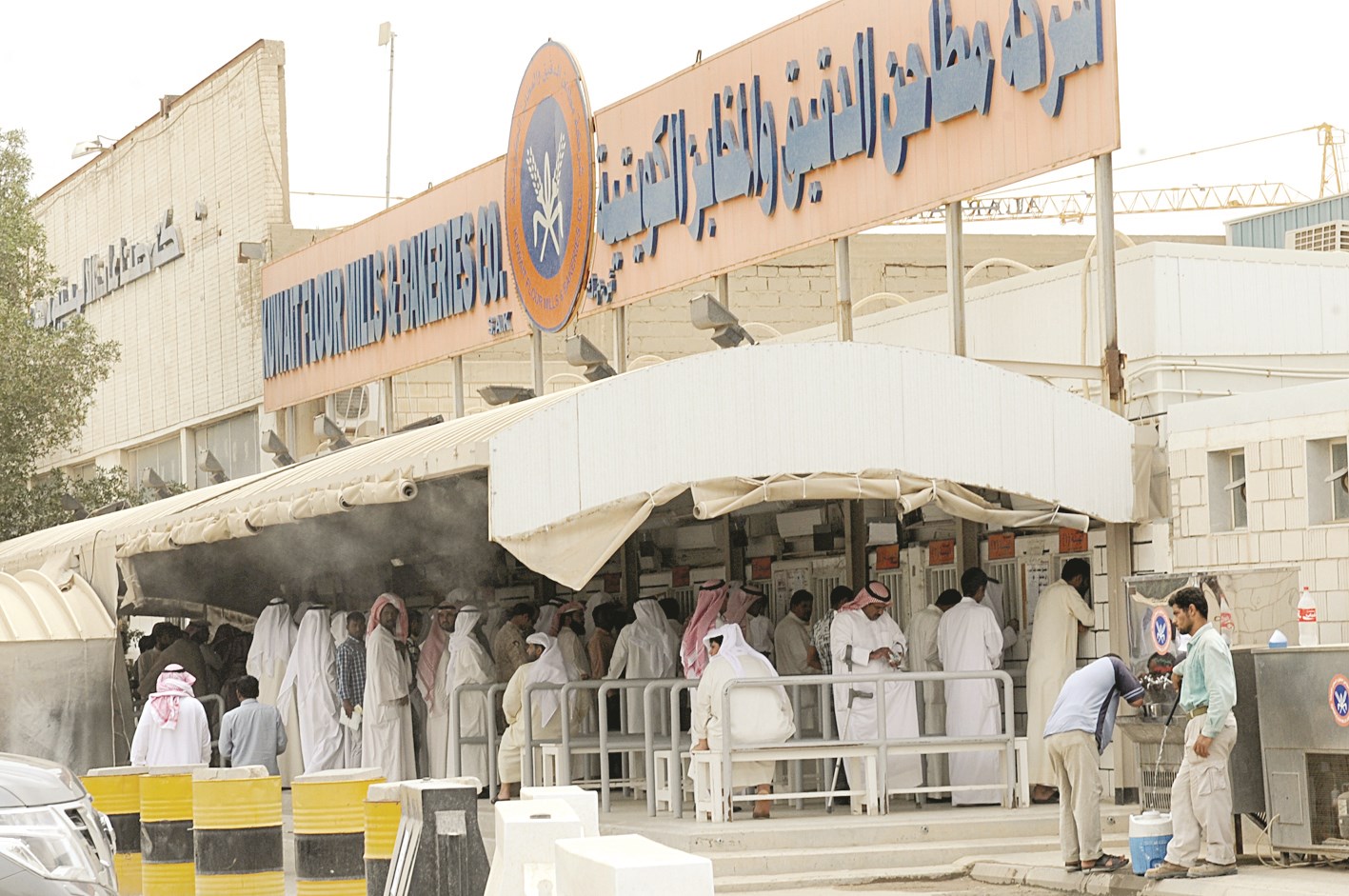 u0627u0632u062fu062du0627u0645 u0627u0644u0645u0631u0627u062cu0639u064au0646 u0623u0645u0627u0645 u0627u0644u0645u0631u0643u0632 u0627u0644u0648u062du064au062f u0644u0644u062au0648u0632u064au0639 (u062au0635u0648u064au0631 u062cu0644u0627u0644 u0645u0639u0648u0636)