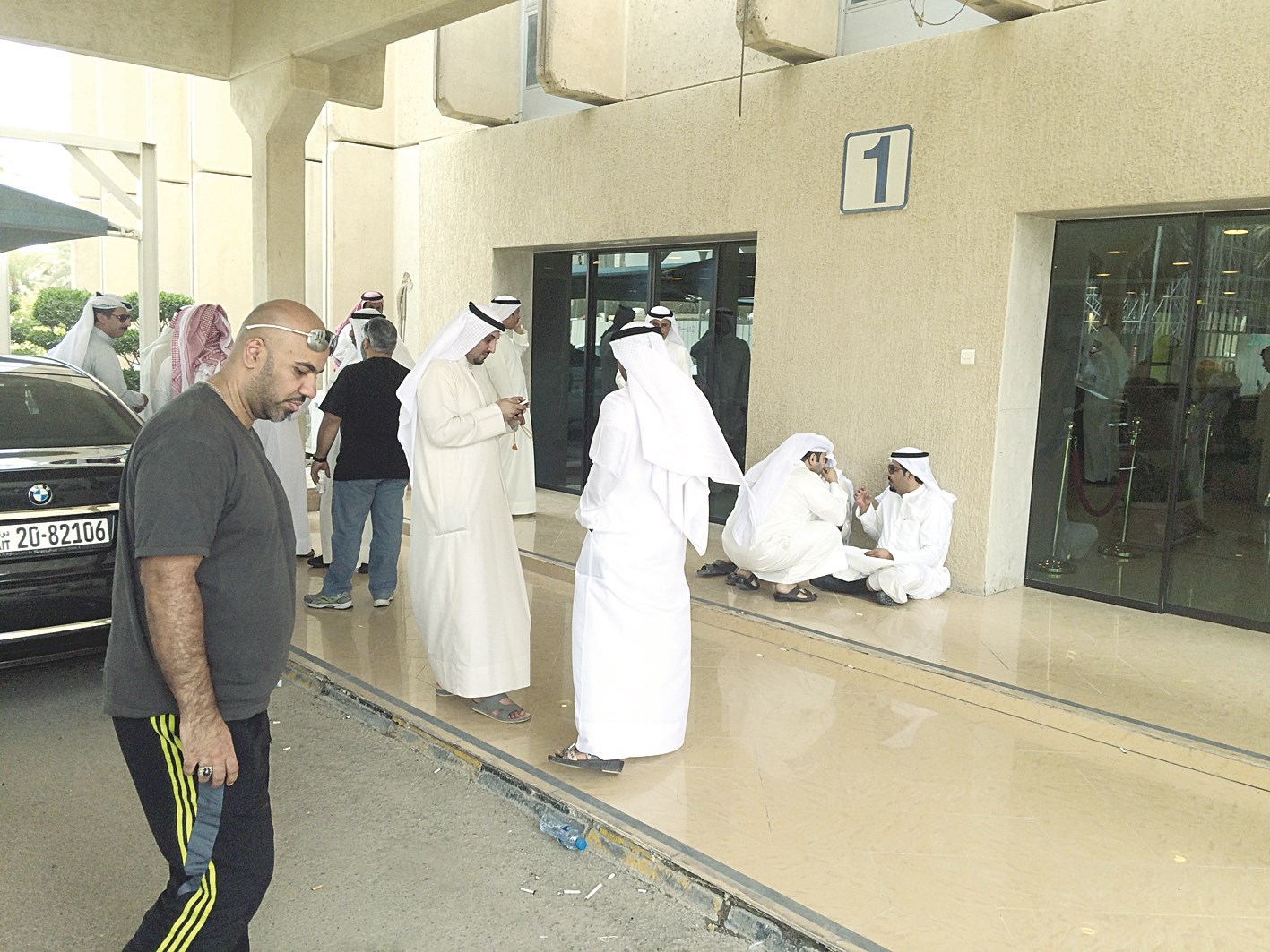 u062cu0627u0646u0628 u0645u0646 u0627u0644u0627u0639u062au0635u0627u0645 u0623u0645u0627u0645 u0628u0648u0627u0628u0629 u0627u0644u0648u0632u0627u0631u0629