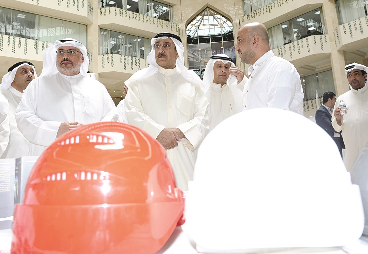 u0627u0644u062cu0633u0627u0631 u062eu0644u0627u0644 u062cu0648u0644u062au0647 u0641u064a u0627u0644u0645u0639u0631u0636 (u062au0635u0648u064au0631 u0632u0643u0631u064au0627 u0639u0637u064au0629)