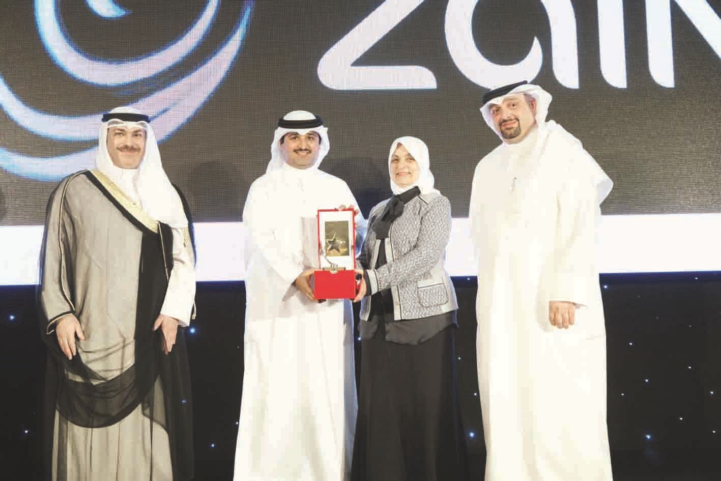 u0627u0644u0635u0628u064au062d u062au0643u0631u0651u0645 u0645u0645u062bu0644 u00abu0632u064au0646u00bb u0628u062du0636u0648u0631 u0631u0626u064au0633 u0627u0644u062au0634u0631u064au0641u0627u062a u0641u064a u0627u0644u062fu064au0648u0627u0646 u0627u0644u0623u0645u064au0631u064a u0627u0644u0634u064au062e u062eu0627u0644u062f u0627u0644u0639u0628u062fu0627u0644u0644u0647