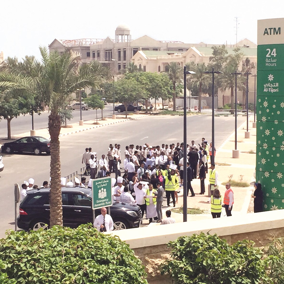 u0645u0648u0638u0641u0648 u0627u0644u0641u0646u062fu0642 u0628u0639u062f u0625u062eu0644u0627u0626u0647u0645