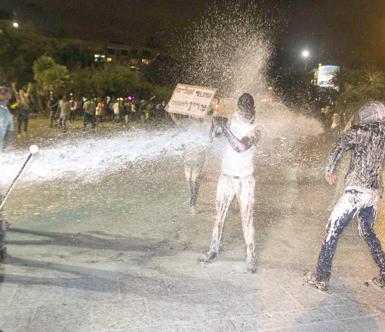 u0627u0644u0634u0631u0637u0629 u0627u0644u0625u0633u0631u0627u0626u064au0644u064au0629 u062au0641u0631u0642 u0645u062au0638u0627u0647u0631u064au0646 u0625u0633u0631u0627u0626u064au0644u064au064au0646 u0645u0646 u0623u0635u0644 u0625u062bu064au0648u0628u064a u0628u062eu0631u0627u0637u064au0645 u0627u0644u0645u064au0627u0647 u0641u064a u062au0644 u0623u0628u064au0628 ( u0627 u0641 u0628)