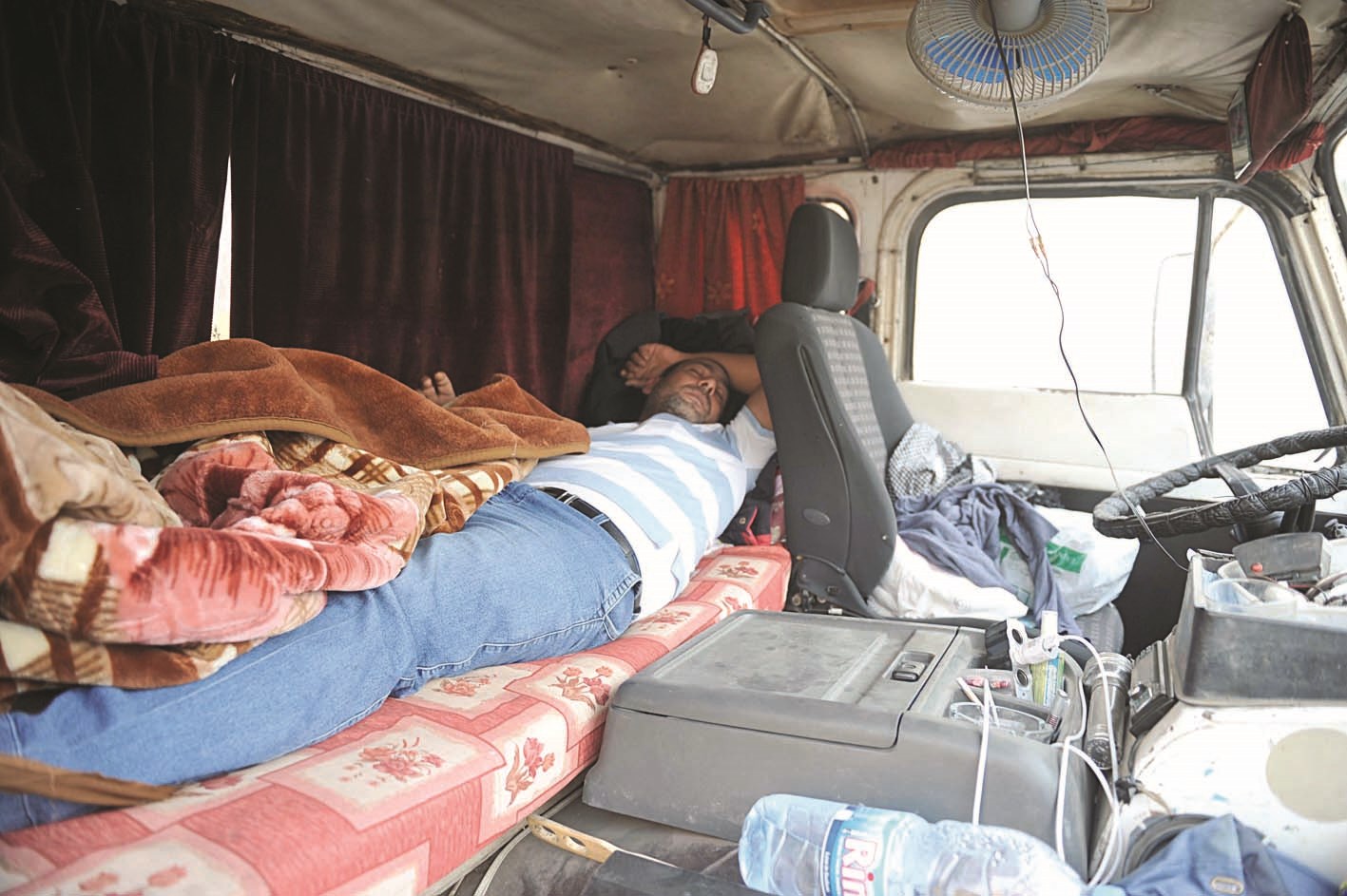 هكذا ينامون