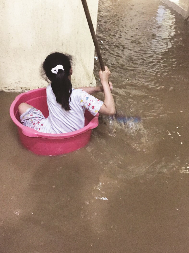 u0637u0641u0644u0629 u062au0644u0647u0648 u0641u064a u0627u0644u0645u064au0627u0647 u0627u0644u062au064a u0623u063au0631u0642u062a u0645u0646u0632u0644u0647u0627 u0641u064a u0627u0644u062cu0647u0631u0627u0621