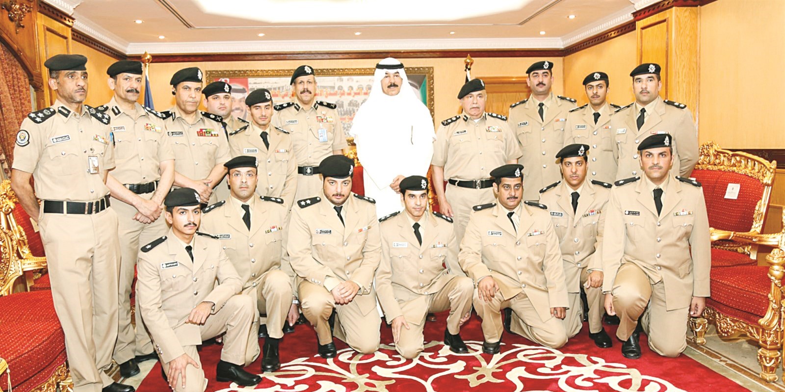 الخالد متوسطاً القيادات والضباط