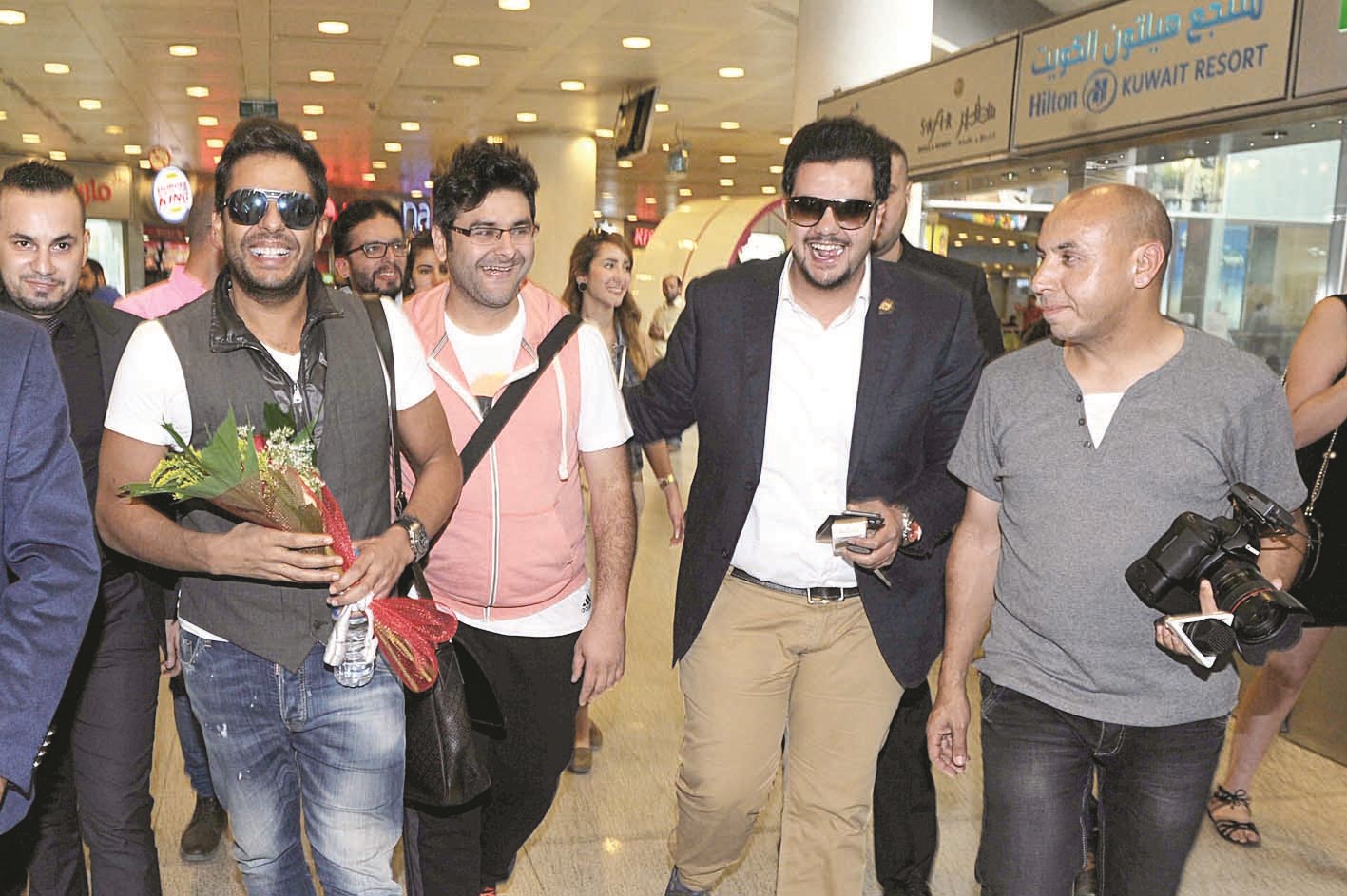 حماقي وفي استقباله حسين موسى (تصوير زكريا عطية)