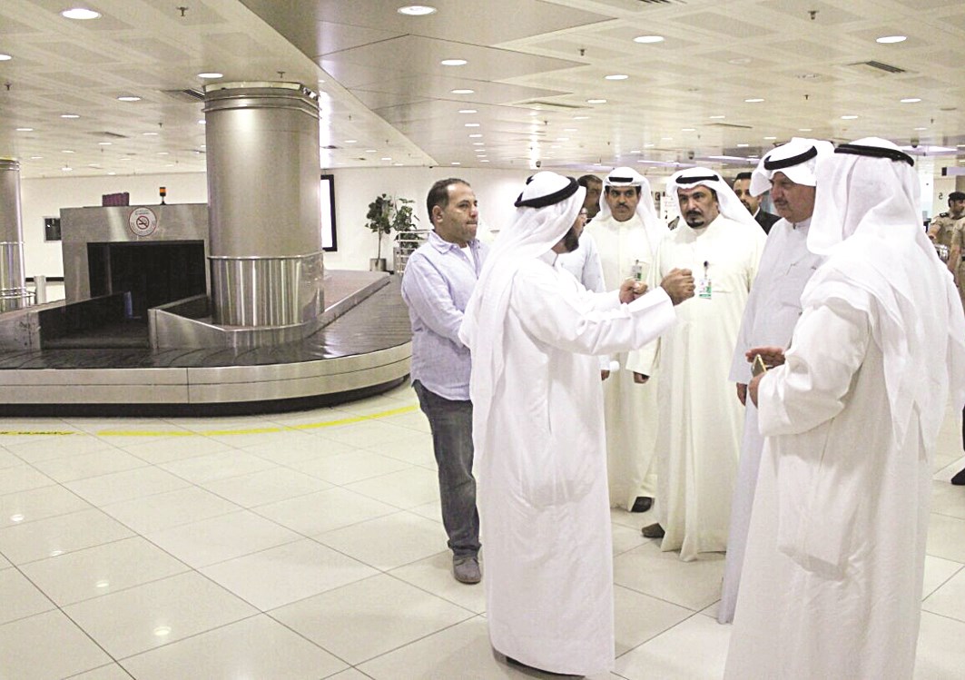 ... وفي صالة الوصول