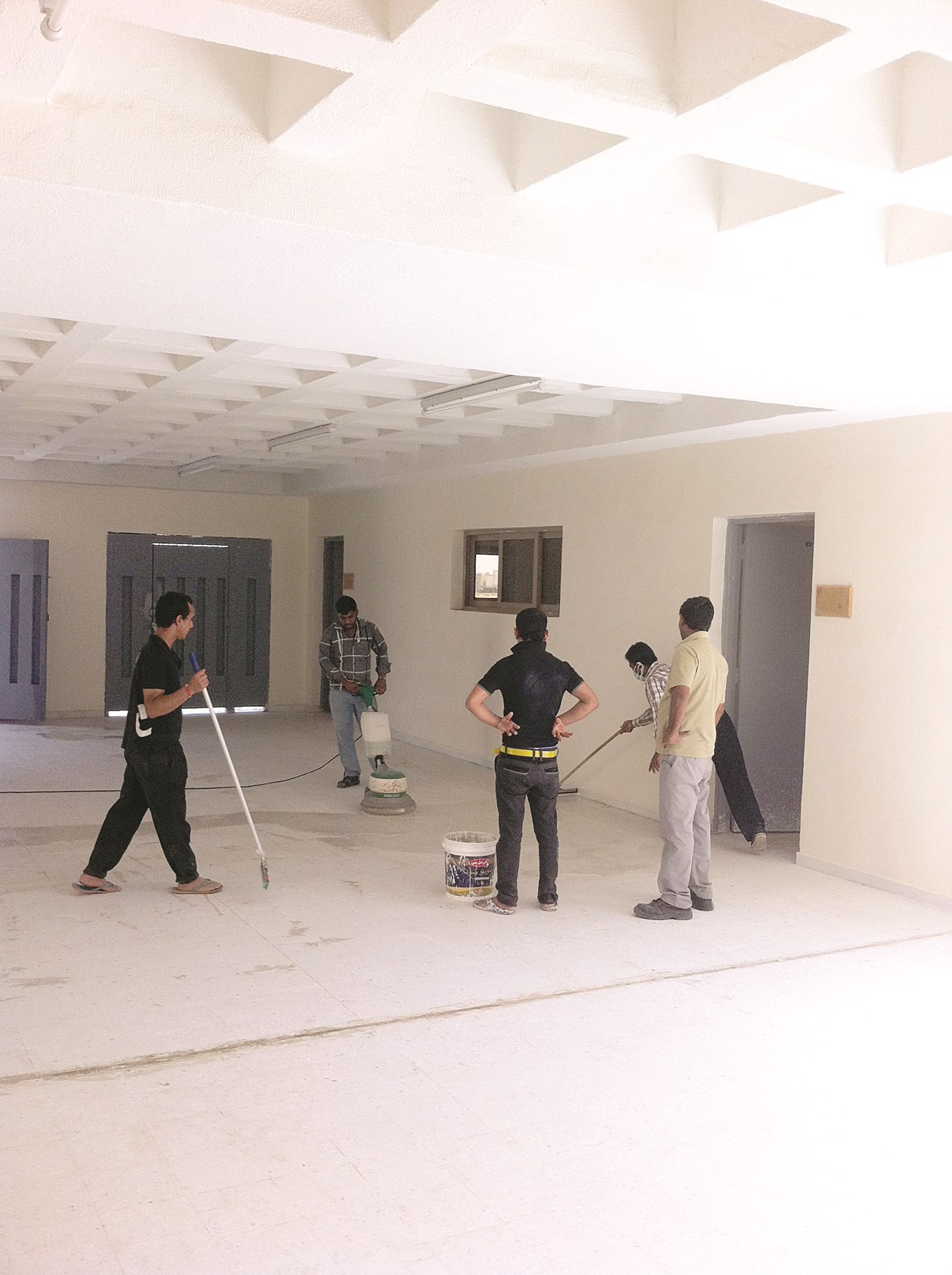 تمديد عقود التنظيف حتى 31 يونيو 2016