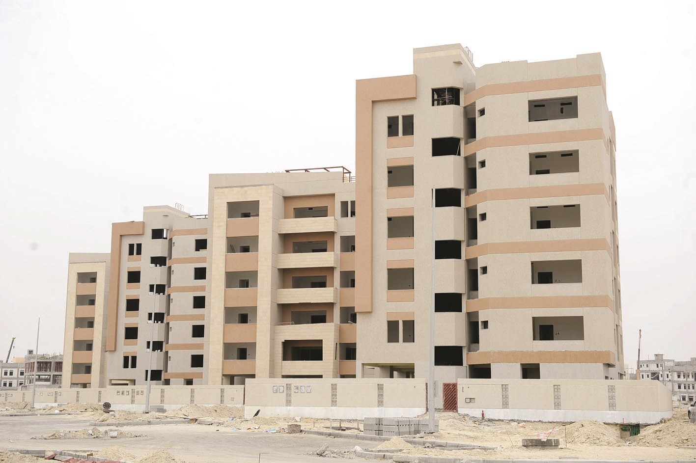 بنايات حضارية تنتظر قاطنيها