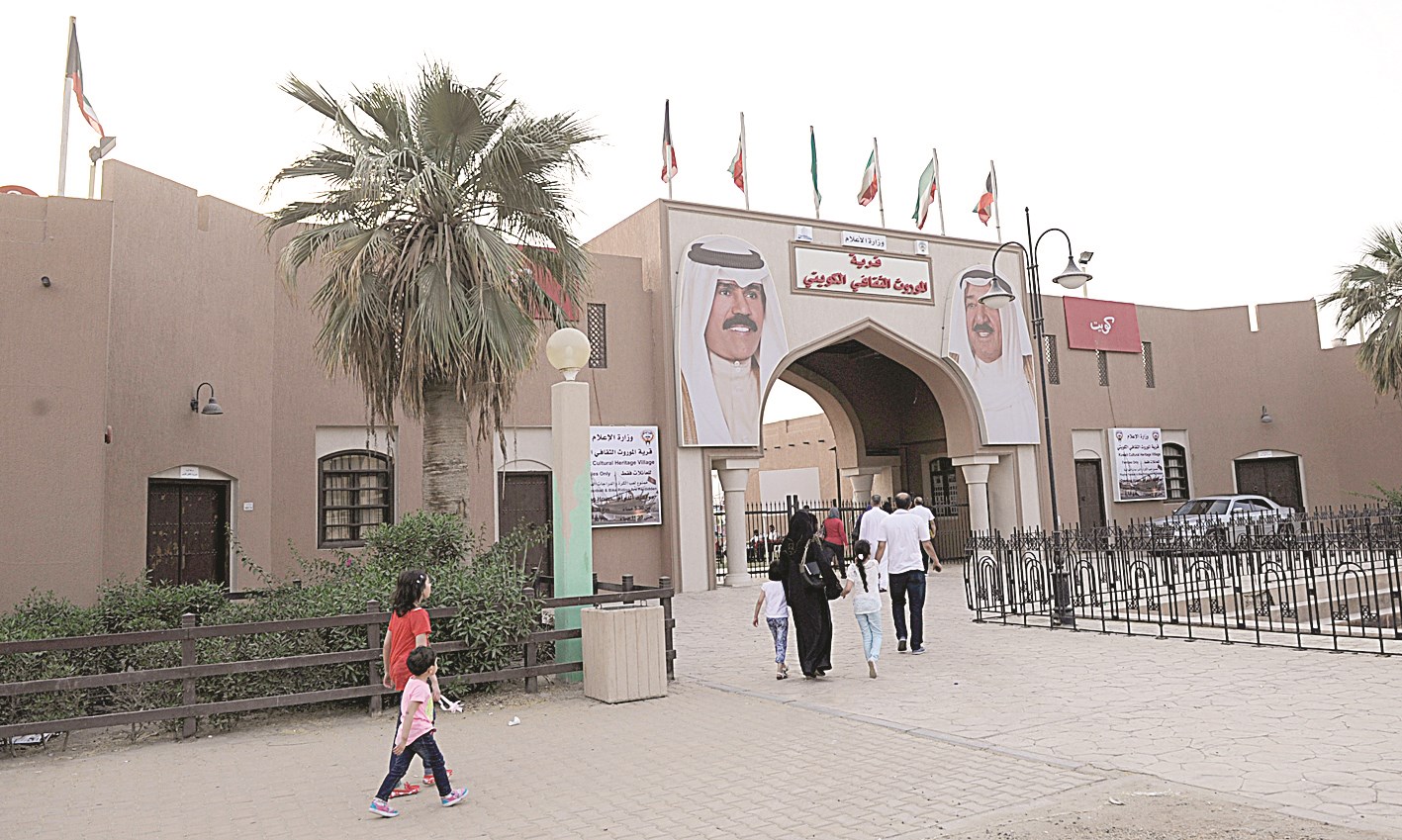 المقاهي الشعبية لاتزال تستقطب الأسر (تصوير نايف العقلة)