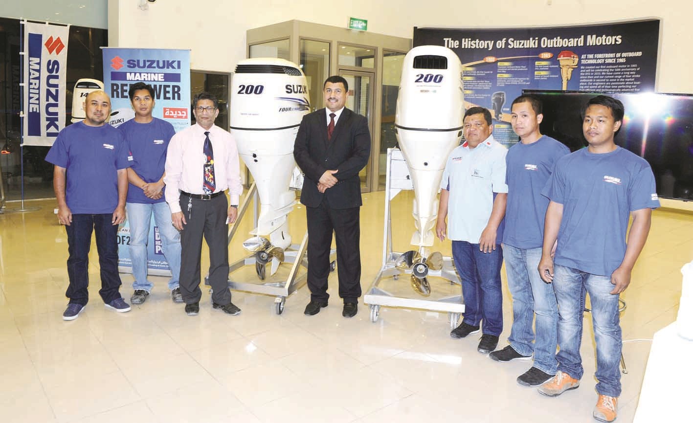 الأحمد متوسطاً فريق عمل الشركة