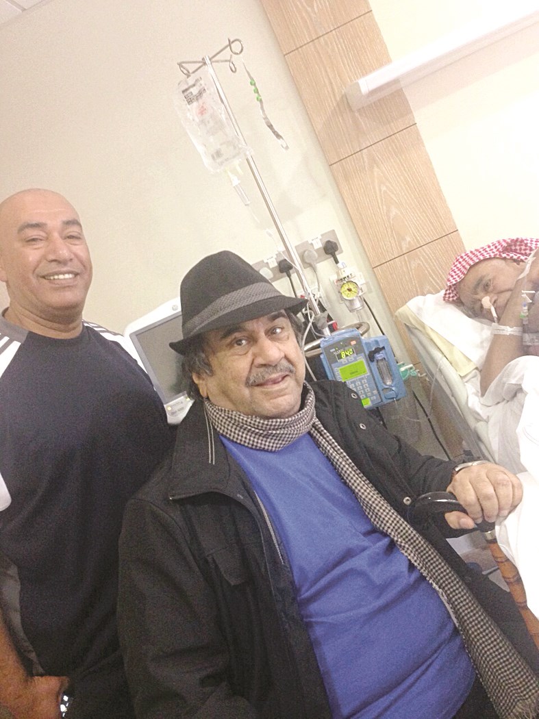 «بوعدنان» خلال زيارة الراحل بالمستشفى في لندن