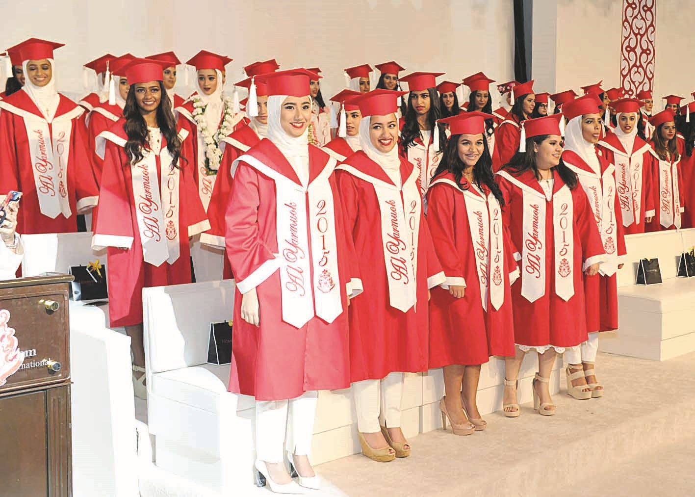 الخريجات في الحفل