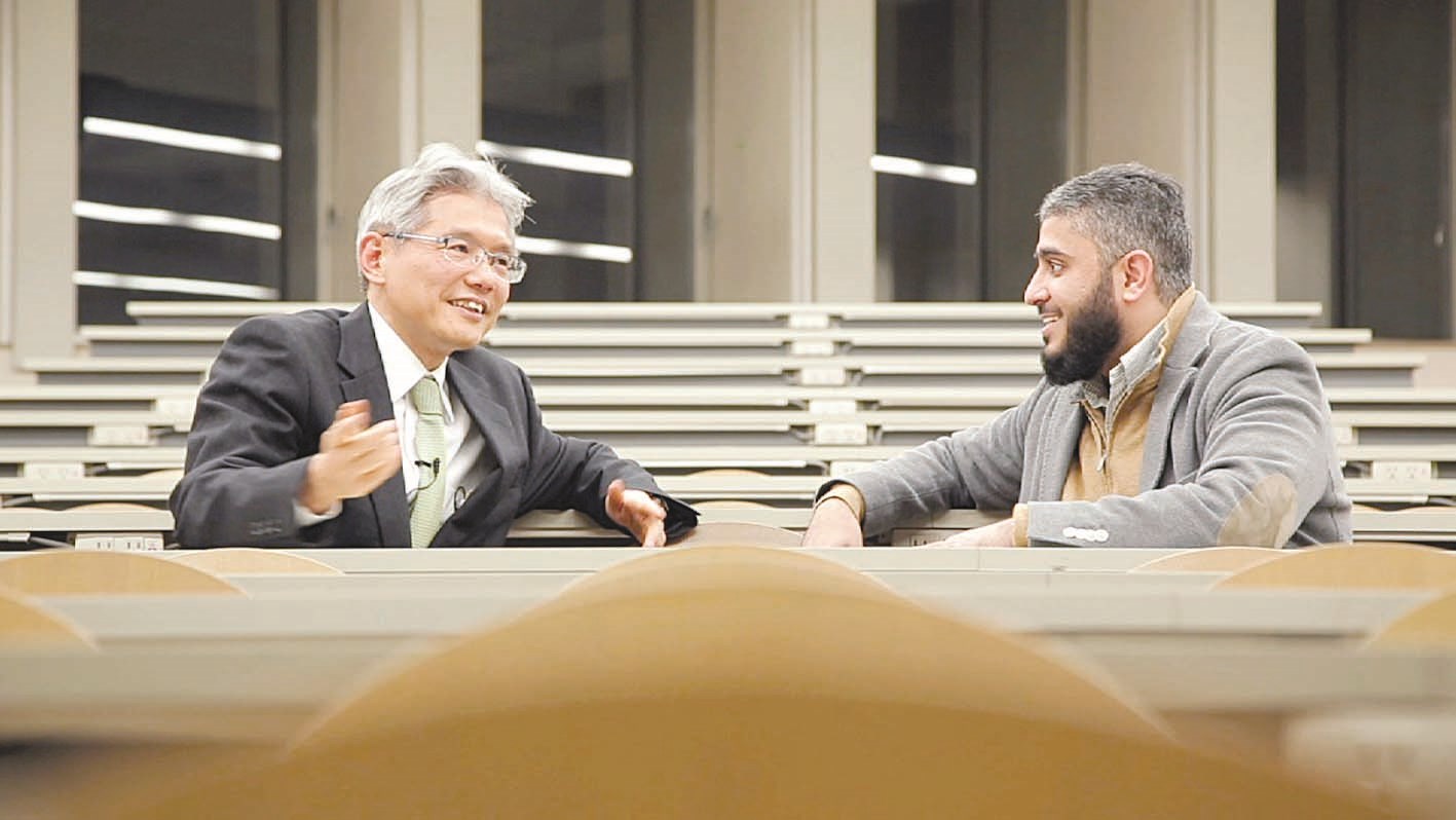 الكندري يتحاور مع أحد المهتدين الجدد