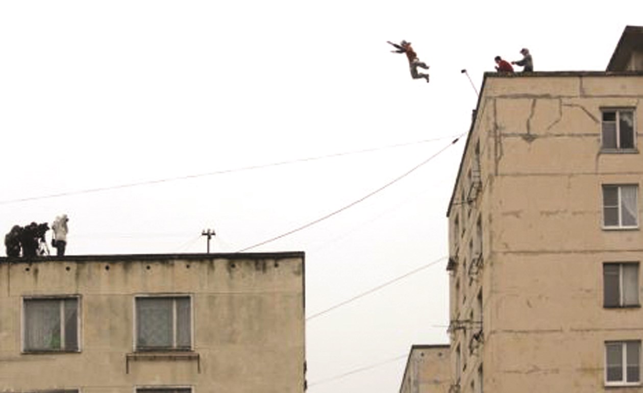 الانتحار بالقفز من علٍ