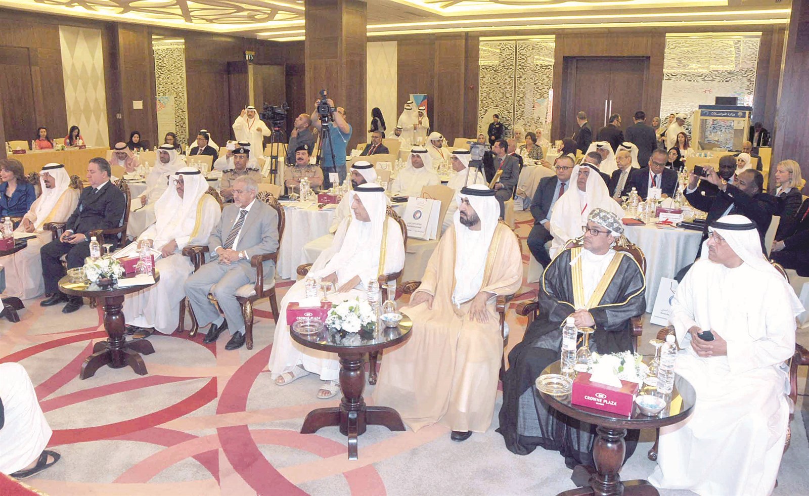 u0627u0644u0645u0628u0627u0631u0643u064a u0648u0627u0644u0633u0627u064au0631 u0648u0627u0644u0645u062bu0644u0648u062bu064a u0648u063au0627u0646u0645 u0628u064au0646 u062du0636u0648u0631 u0627u0644u062du0641u0644    (u062au0635u0648u064au0631 u062cu0644u0627u0644 u0645u0639u0648u0636)